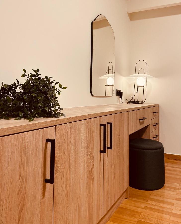 2 Bedroom Apt - Live Like A Local In Kolonaki Ateny Zewnętrze zdjęcie